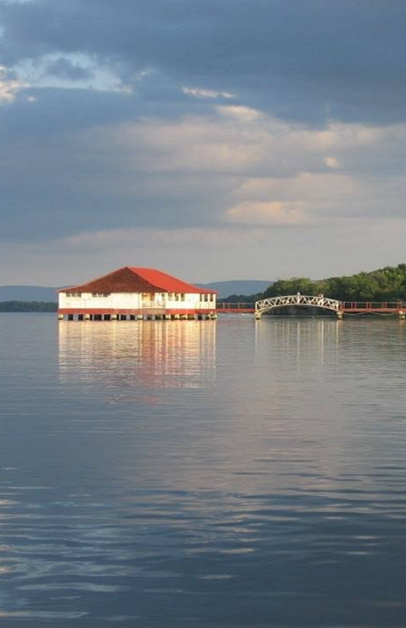 Laguna la Leche