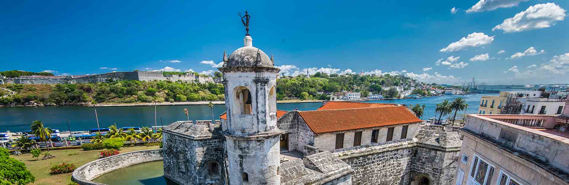Vista del Castillo de la Real Fuerza a la entrada de la bahía de la Habana CubaTravel