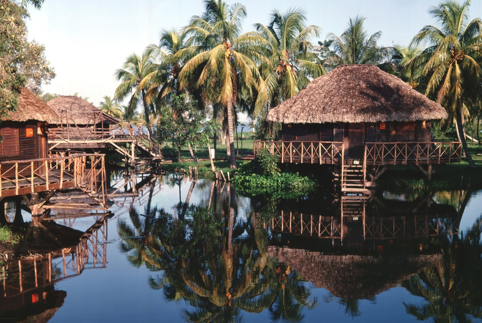 Villa Guamá y la Laguna del Tesoro en la Ciénaga de Zapata.